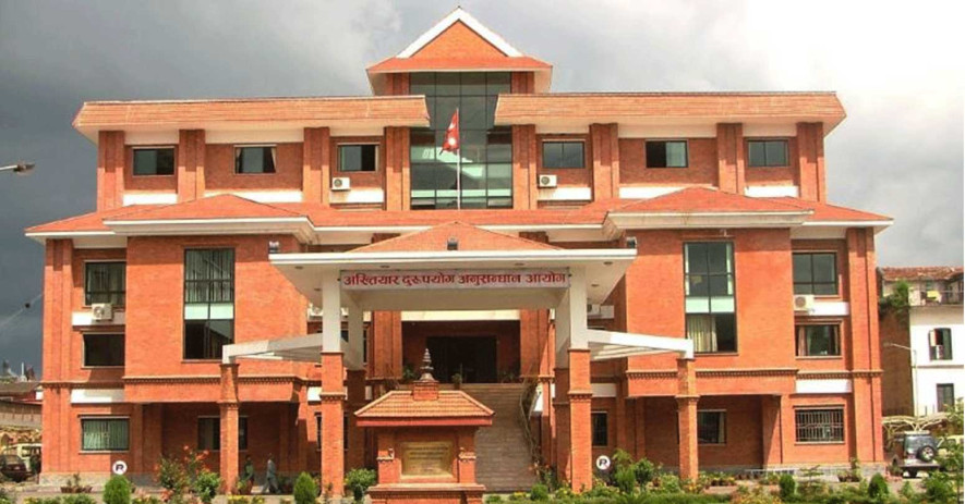 तत्कालीन प्रशासकीय अधिकृतसहित ३ जनाविरुद्ध भ्रष्टाचार मुद्दा दर्ता